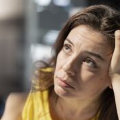 Ayrılma Kaygısı Nedir? Belirtileri Nasıl Hissedilir ve Nasıl Aşılır?